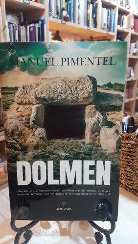 Portada do libro de Dolmen