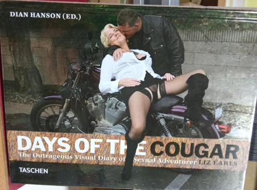 Portada do libro de DAYS OF THE COUGAR - LIZ EARLS (B)
