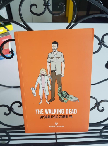 Portada do libro de The walking dead. Apocalipsis Zombi ya