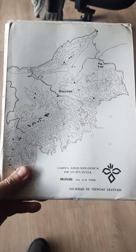 Portada do libro de CARTA ARQUEOLÓGICA DE GUIPUZCOA . 17 MAPAS