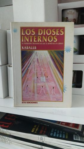 Portada do libro de Los dioses internos