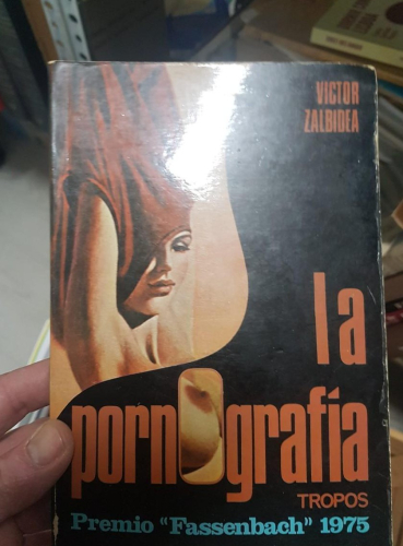 Portada do libro de La pornografia. Tropos. Premio ”Fassenbach” 1975