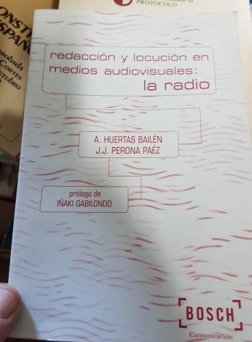 Portada do libro de Redacción y locución en medios audiovisuales: la radio - A. Huertas Bailén / J.J. Perona Páez