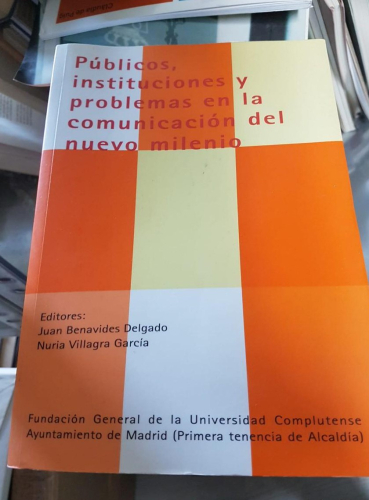 Portada do libro de Públicos, instituciones y problemas en la comunicación del nuevo milenio - Juan Benavides Delgado