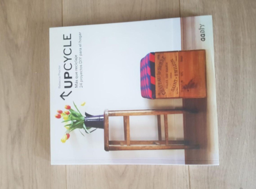 Portada do libro de Upcycle: Más que reciclaje 24 proyectos DIY para el hogar