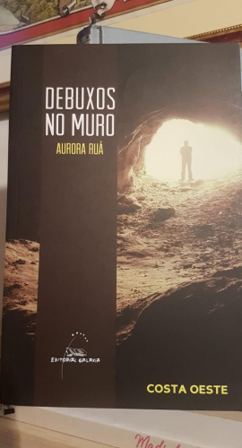 Portada do libro de Debuxos nos muros. Aurora Ruá T