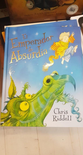 Portada do libro de EL EMPERADOR DE ABSURDIA. RIDDELL, CHRIS