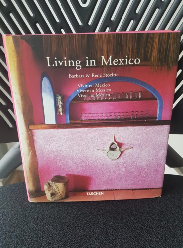 Portada do libro de Living in Mexico. Taschen