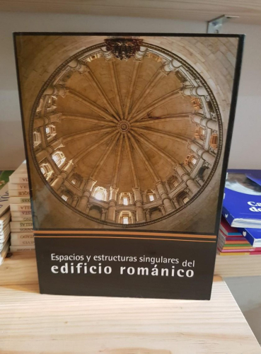 Portada do libro de Espacios y estructuras singulares del edificio románico