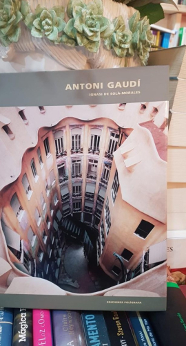 Portada do libro de Antoni Gaudí. Ignasi de Solà-Morales (t)