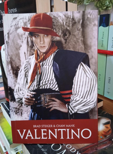 Portada do libro de VALENTINO- BRAD STEIGER (T)