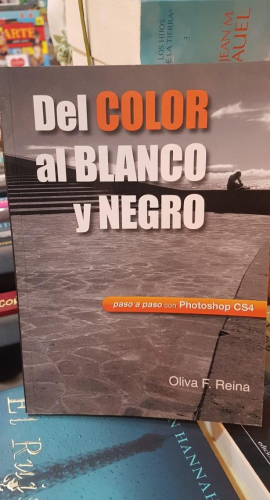 Portada do libro de Del color al blanco y negro : paso a paso con Photoshop CS4 - OLIVA F. REINA (t)