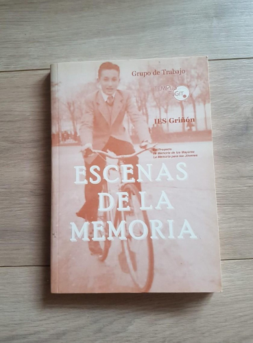 Portada do libro de Escenas de la memoria - Grupo de Trabajo Tempus Fugit. IES Griñón