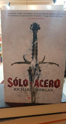 Portada do libro de Solo el Acero - Richard Morgan. Alamut