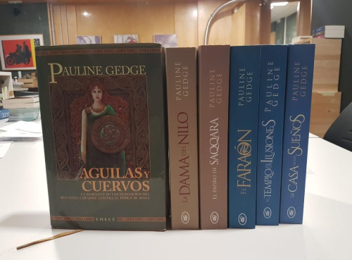 Portada do libro de Lote Pauline Gedge. Águilas y cuervos (y 5 libros más)