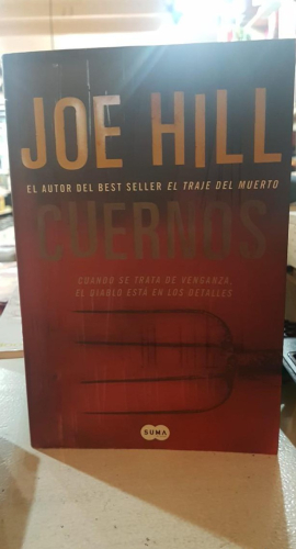 Portada do libro de Cuernos, de Joe Hill. Suma de letras, octubre 2010 (L)