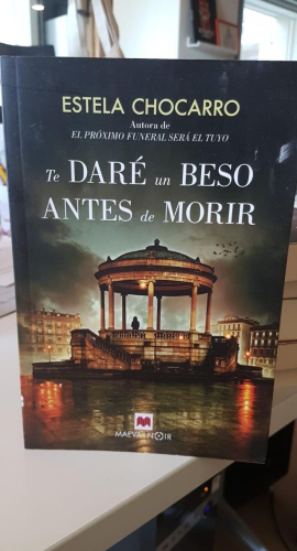 Portada do libro de Te daré un beso antes de morir. Chocarro, Estela