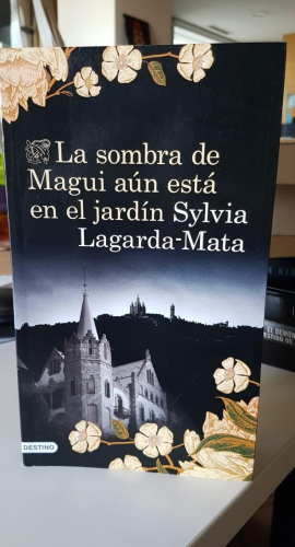 Portada do libro de La sombra de Magui aún está en el jardín Lagarda Mata, Sylvia