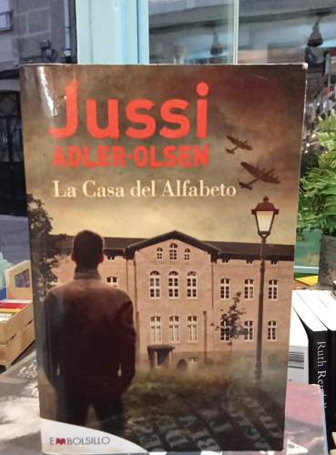Portada do libro de La casa del alfabeto - Jussi Adler-Olsen (T)