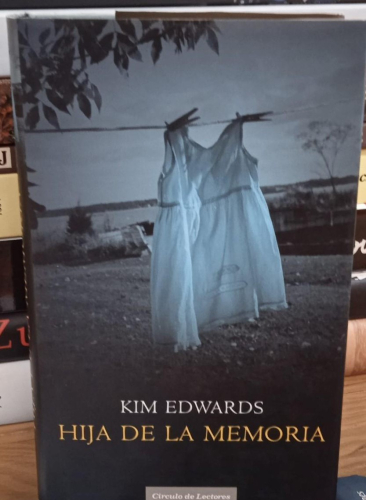 Portada do libro de HIJA DE LA MEMORIA KIM EDWARDS (T)