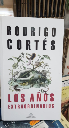 Portada do libro de Los años extraordinarios.- Cortés, Rodrigo (t)