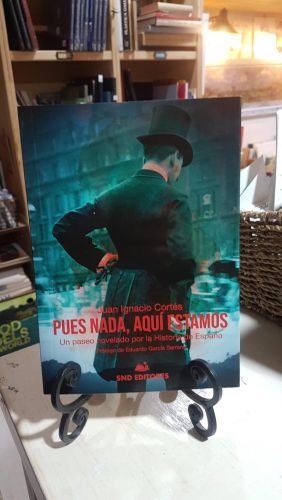 Portada do libro de Pues nada, aquí estamos