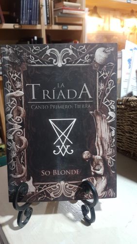Portada do libro de La Tríada