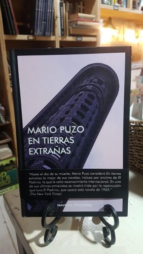 Portada do libro de En tierras extrañas