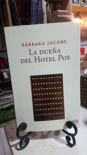 Portada do libro de La dueña del Hotel Poe