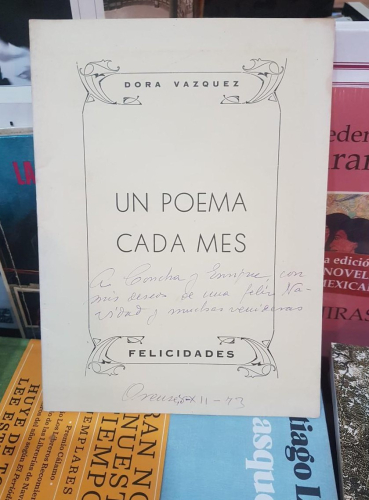 Portada do libro de UN POEMA CADA MES- Dora Vázquez (T)