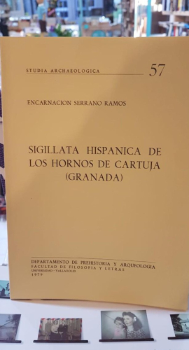 Portada do libro de Sigillata Hispánica de los Hornos de Cartuja. Encarnación Serrano Ramos.