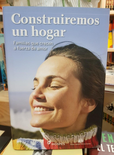 Portada do libro de CONSTRUIREMOS UN HOGAR: FAMILIAS QUE CRECEN A FUERZA DE AMOR- VV.AA. (T)