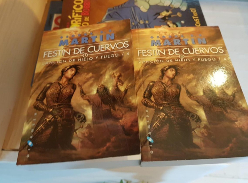 Portada do libro de GEORGE R.R. MARTIN - CANCION DE HIELO Y FUEGO 4(FESTIN DE CUERVOS) 2 LIBROS - GIGAMESH BOLSILLO
