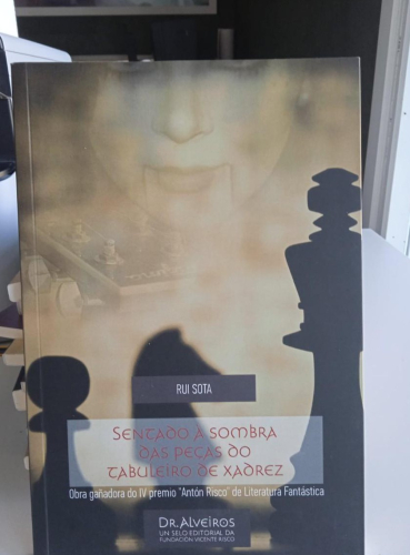 Portada do libro de SENTADO À SOMBRA DAS PEÇAS DO TABULEIRO DE XADREZ -RUI SOTA (T)
