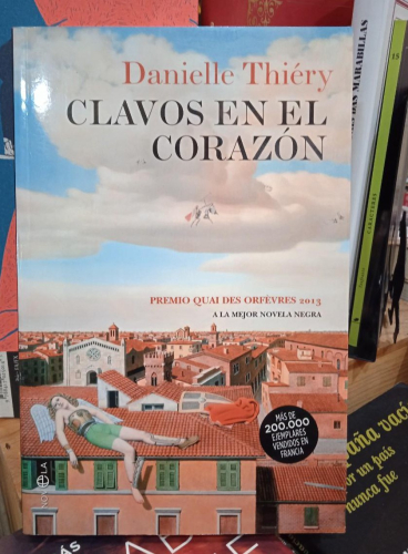 Portada do libro de CLAVOS EN EL CORAZON- DANIELLE THIERY (T)