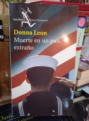 Portada do libro de MUERTE EN UN PAIS EXTRAÑO -DONNA LEON (T)