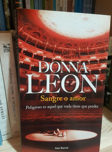 Portada do libro de SANGRE O AMOR- DONNA LEON (T)