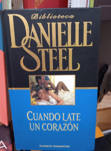 Portada do libro de CUANDO LATE UN CORAZÓN - DANIELLE STEEL (T)