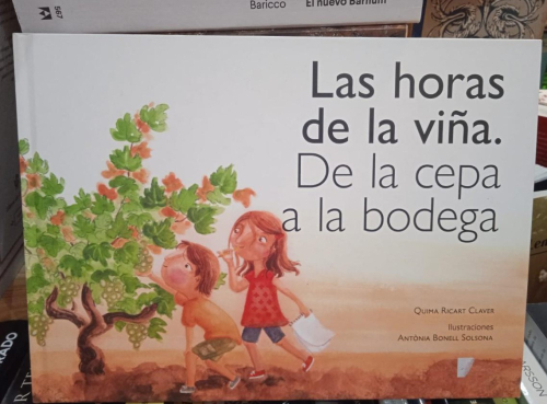 Portada do libro de LAS HORAS DE LA VIÑA. DE LA CEPA A LA BODEGA. QUIMA RICART/ANTONIA BONELL