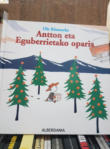 Portada do libro de ANTTON ETA EGUBERRIETAKO OPARIA (edición en euskera) OLE KONNECKE (T)
