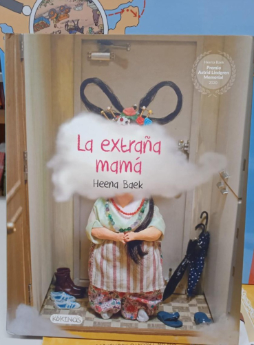 Portada do libro de LA EXTRAÑA MAMA- HEENA BAEK (B)