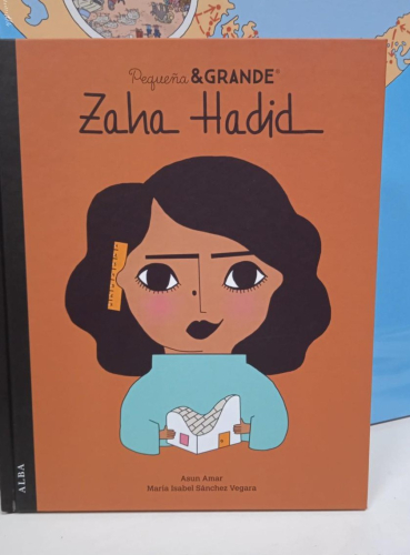 Portada do libro de PEQUEÑA & GRANDE ZAHA HADID -MARIA ISABEL SANCHEZ VEGARA (B)