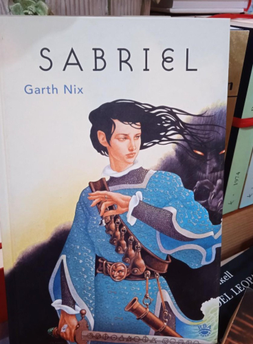 Portada do libro de SABRIEL- GARTH NIX (T)