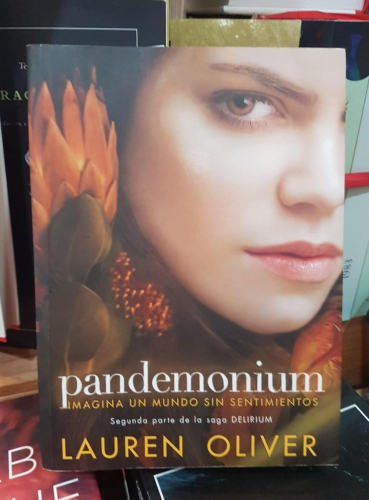 Portada do libro de PANDEMONIUM- LAUREN OLIVER (T)