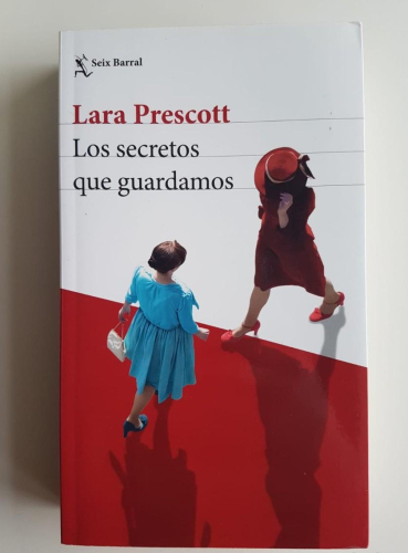 Portada do libro de LOS SECRETOS QUE GUARDAMOS -LARA PRESCOTT (C)