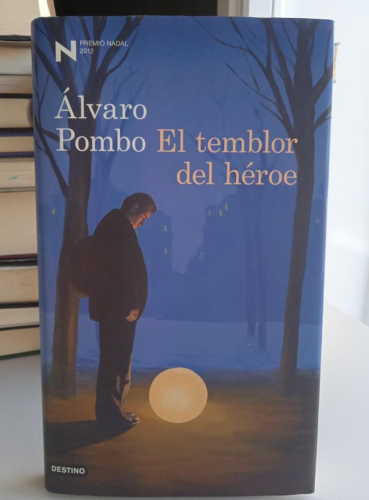 Portada do libro de EL TEMBLOR DEL HEROE (PREMIO NADAL 2012)ALVARO POMBO (C)