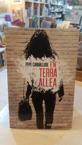 Portada do libro de En terra allea