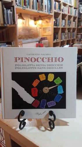 Portada do libro de Pinocchio: poliglotta senza orecchie