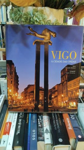 Portada do libro de Vigo. A cidade das ondas