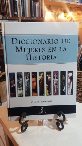 Portada do libro de Diccionario de mujeres en la historia